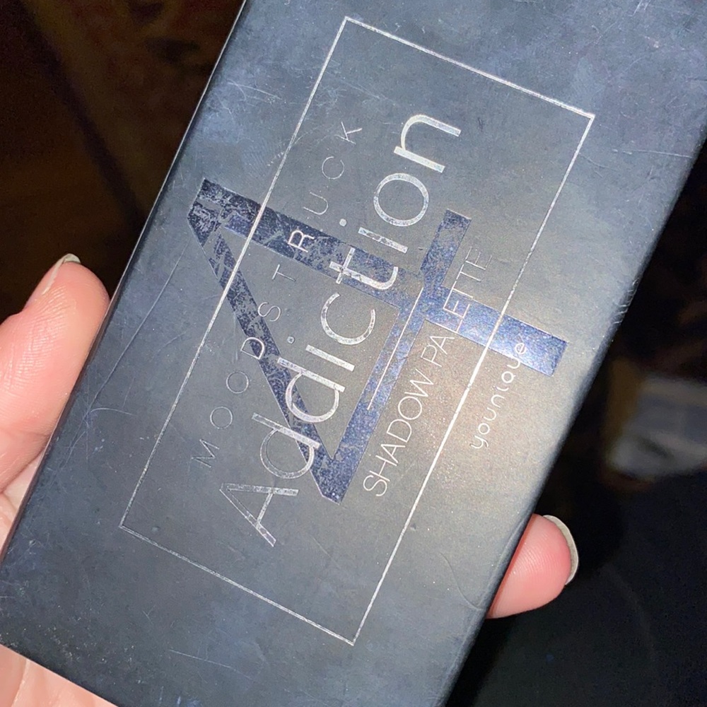 Younique addiction 4 palette